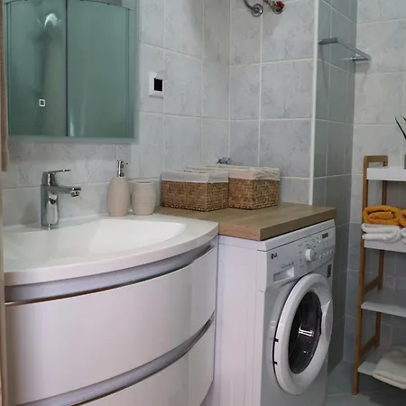 Apartman Neo Tinjan Esterno foto
