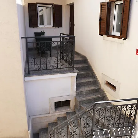 Apartman Neo Tinjan Esterno foto